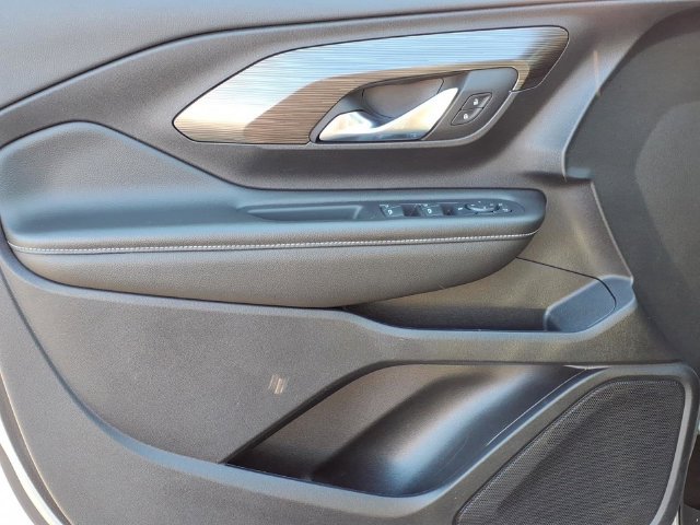 Used 2024 GMC Terrain SLE FWD image 16