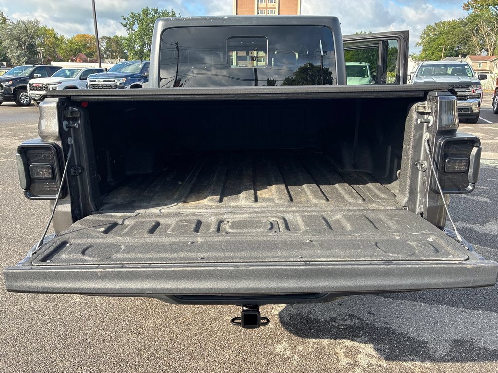 Used 2023 Jeep Gladiator Overland w/ Cold Weather Group AWD/4WD image 33