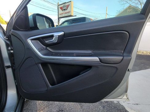 Used 2017 Volvo S60 T5 Dynamic image 21