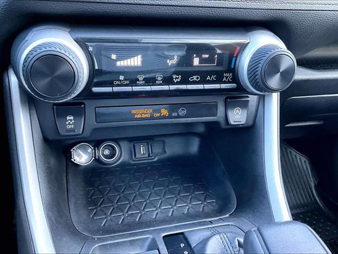 Certified 2021 Toyota RAV4 LE image 34