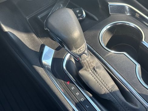 Used 2023 Chevrolet Traverse LT image 24