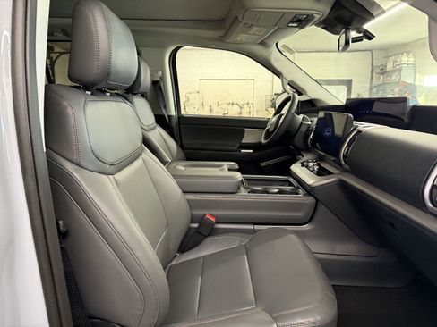 New 2025 Ford Expedition Active image 34