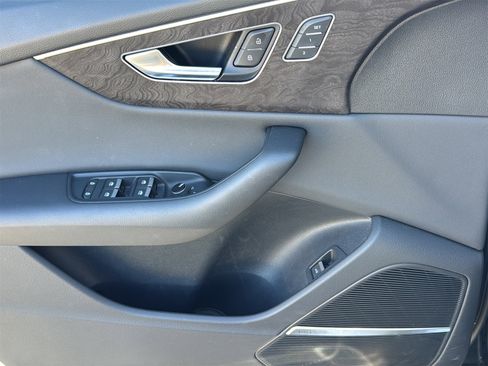 Used 2022 Audi Q8 Premium Plus image 24