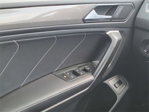 Used 2024 Volkswagen Tiguan Wolfsburg Edition image 31