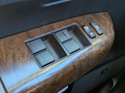 Used 2013 Toyota Tundra Limited image 27