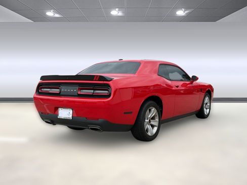 Used 2023 Dodge Challenger SXT RWD image 8