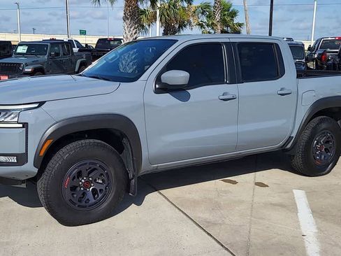 Used 2025 Nissan Frontier PRO-4X AWD/4WD image 4