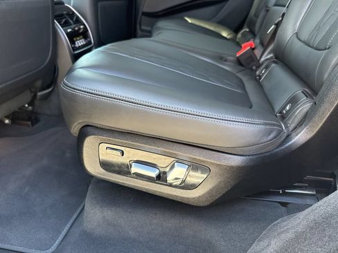 Used 2025 BMW X7 xDrive40i AWD/4WD image 39