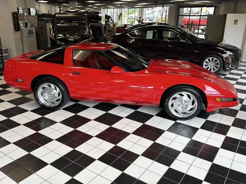 Used 1993 Chevrolet Corvette Coupe RWD image 3