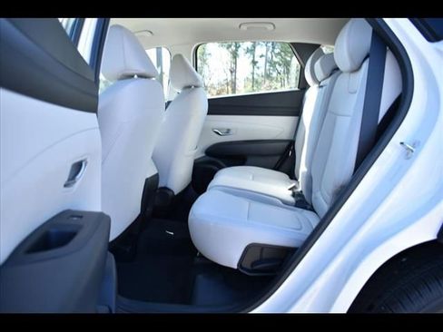 Used 2025 Hyundai Tucson SE FWD image 16