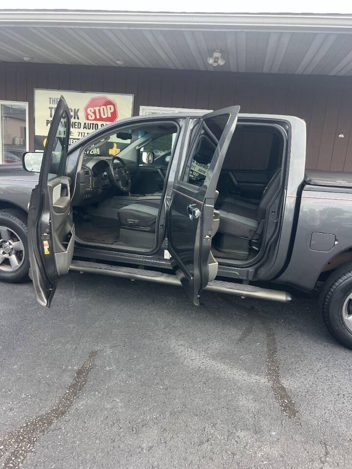 Used 2005 Nissan Titan SE w/ (W01) Utility Bed Pkg AWD/4WD image 12