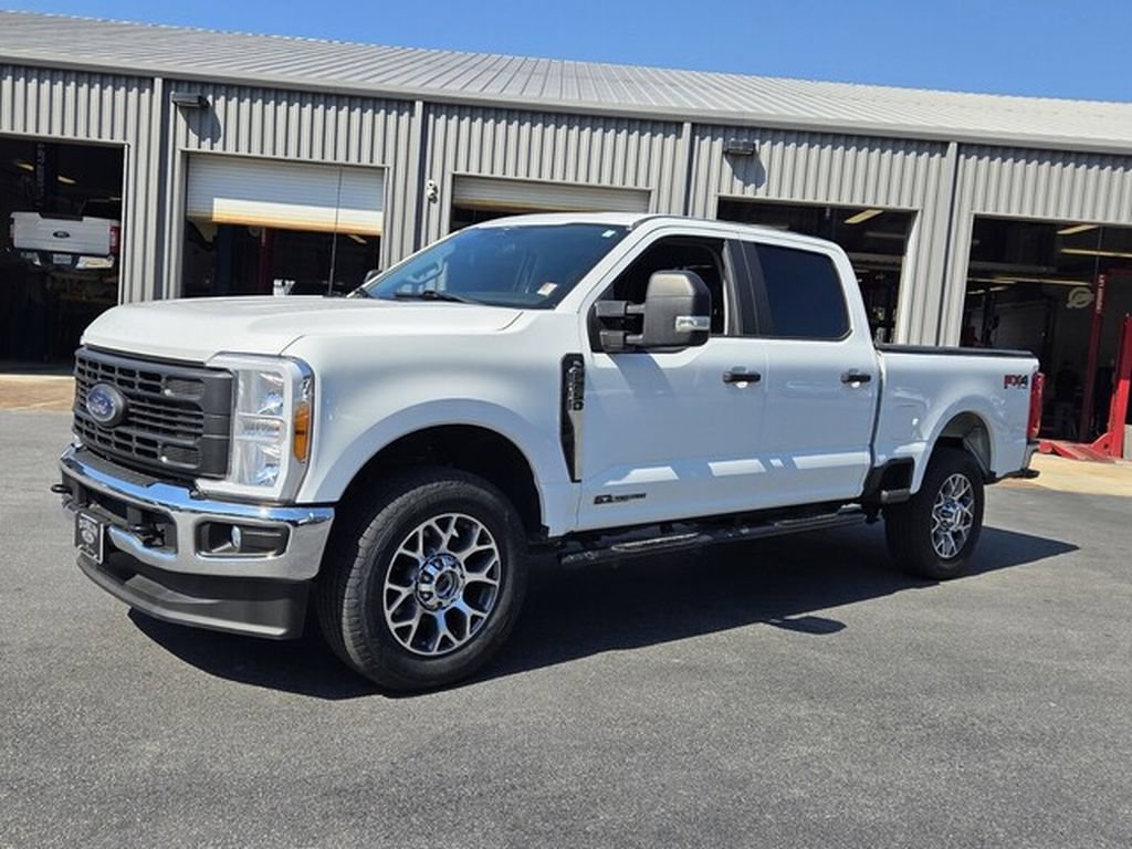 Used 2023 Ford F250 XL w/ FX4 Off-Road Package AWD/4WD image 3