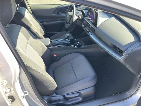 Certified 2025 Toyota Prius LE image 32