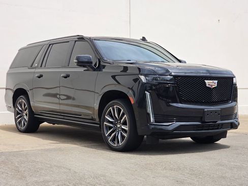 Used 2022 Cadillac Escalade ESV Sport w/ Touring Package image 6