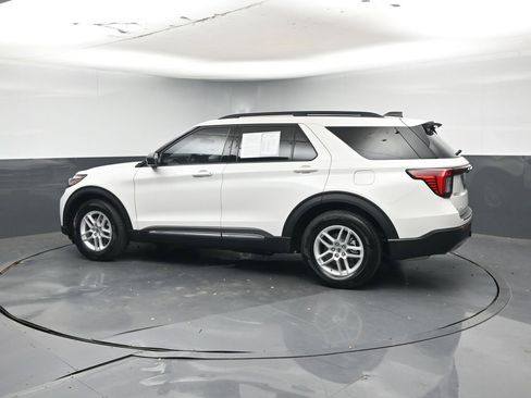 Used 2025 Ford Explorer Active w/ Active Comfort Package image 3