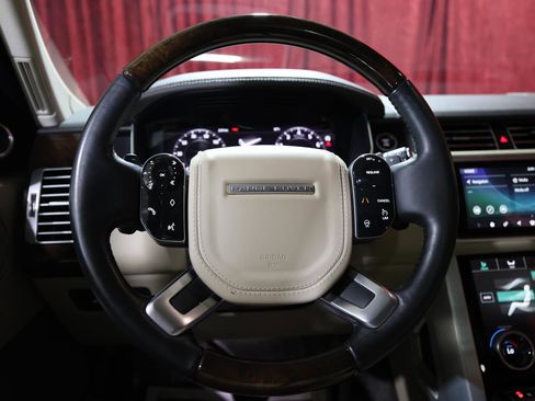 Used 2020 Land Rover Range Rover HSE image 16