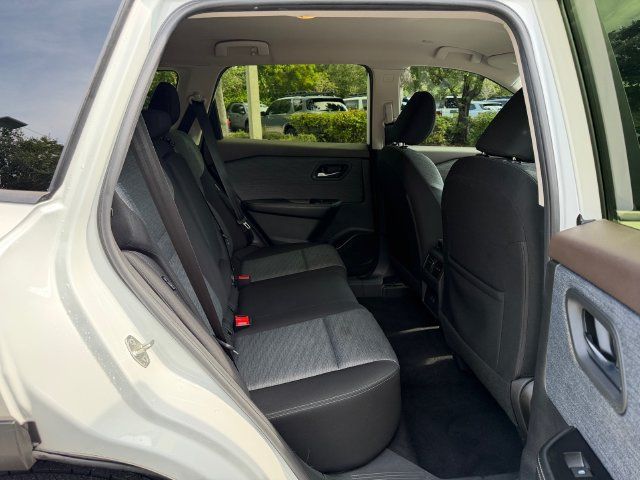 Used 2023 Nissan Rogue SV FWD image 15
