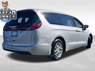 Used 2024 Chrysler Pacifica Touring-L video 3