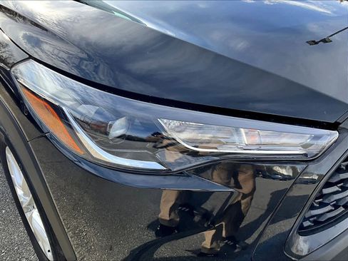 Used 2023 Toyota Corolla Cross LE image 33