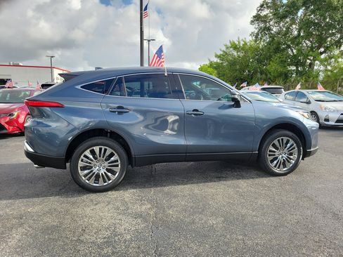Used 2024 Toyota Venza XLE AWD/4WD image 13