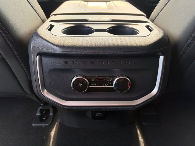 Used 2025 Ford Expedition Active AWD/4WD image 26
