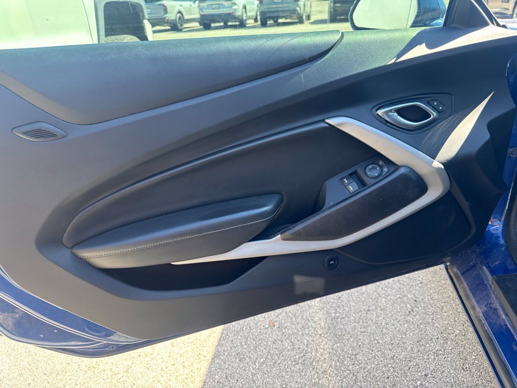 Used 2019 Chevrolet Camaro LT RWD image 8
