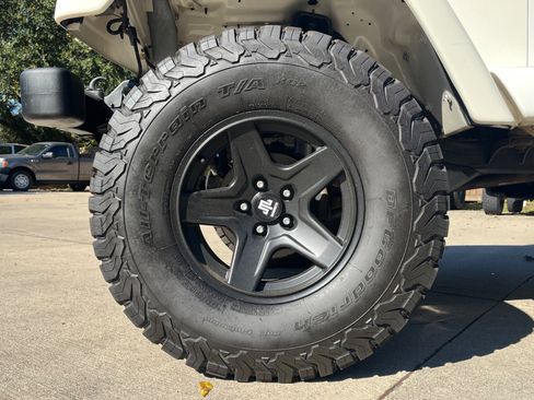 Used 1999 Jeep Wrangler Sahara image 7