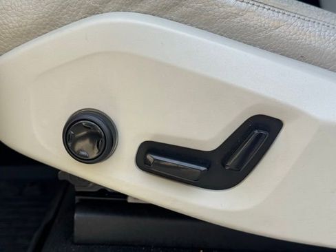 Used 2017 Volvo XC90 T6 Momentum w/ Vision Package image 7