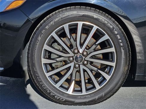 Used 2019 Lincoln Continental Select image 10