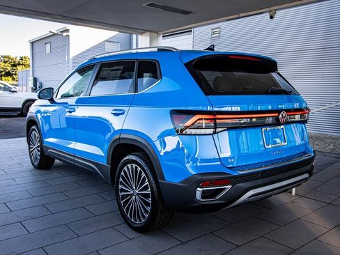 New 2026 Volkswagen Taos SE image 13