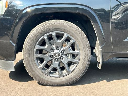 Used 2024 Toyota Sequoia Platinum image 9