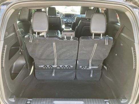 Used 2025 Chrysler Pacifica Select FWD image 24