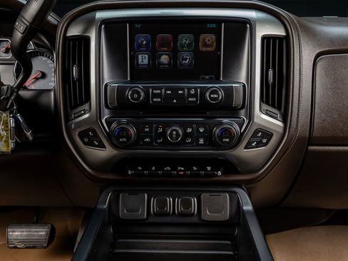 Used 2015 Chevrolet Silverado 2500 LTZ w/ LTZ Plus Package image 19