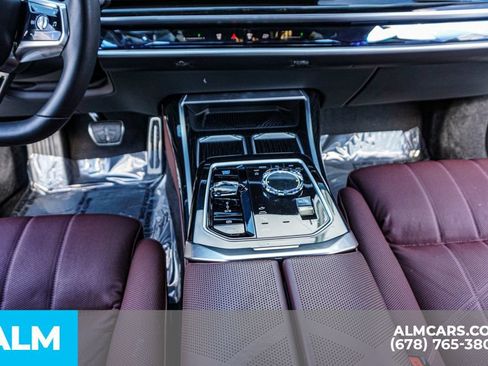 Used 2025 BMW i7 eDrive50 w/ M Sport Package RWD image 43