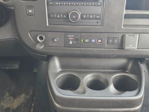 Used 2019 Chevrolet Express 2500 RWD image 15