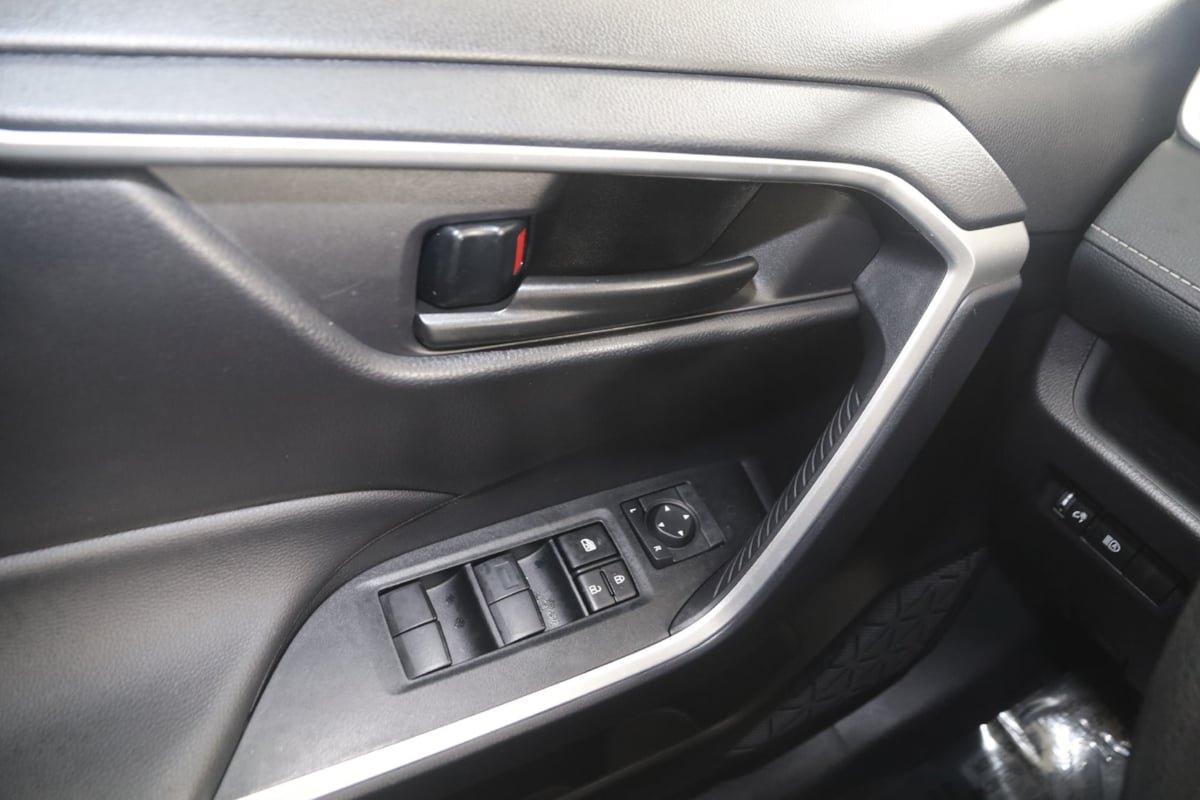 Used 2025 Toyota RAV4 LE AWD/4WD image 24