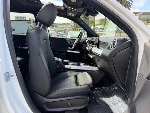 Used 2023 Mercedes-Benz EQB 300 4MATIC image 37