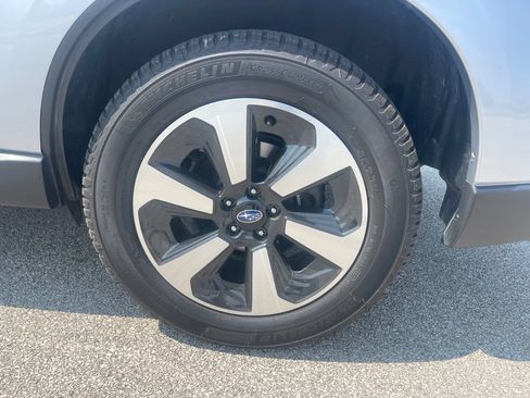 Used 2018 Subaru Forester 2.5i Premium w/ All-Weather Package AWD/4WD image 5