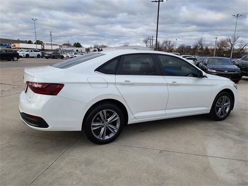 Certified 2023 Volkswagen Jetta SE image 2