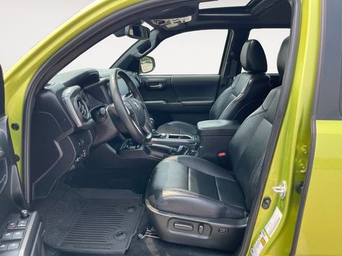 Used 2023 Toyota Tacoma TRD Off-Road w/ TRD Premium Off Road Package AWD/4WD image 9
