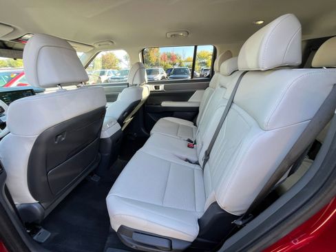 Used 2025 Hyundai Santa Fe SEL image 28