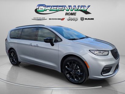 New 2026 Chrysler Pacifica Select