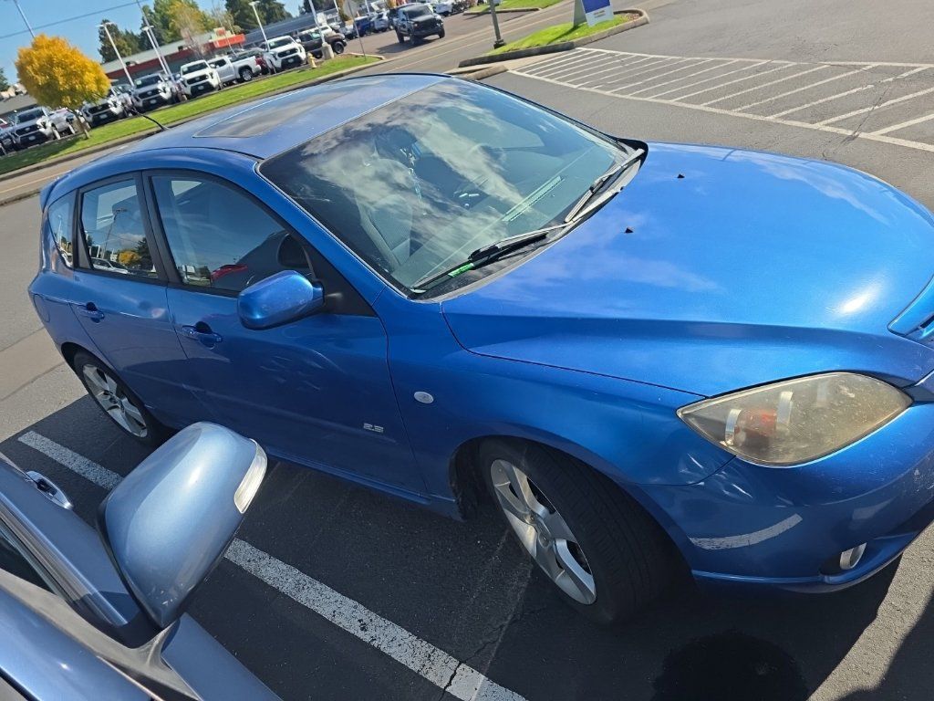 Used 2005 MAZDA MAZDA3 s w/ Moonroof & 6-CD Pkg FWD image 8