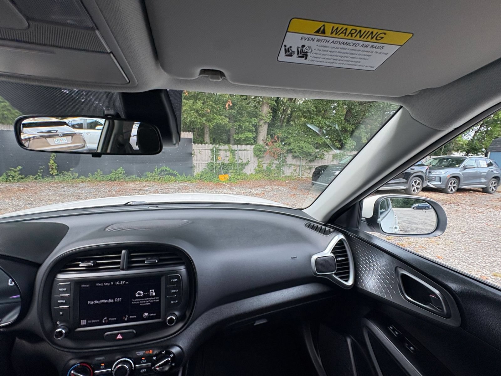 Used 2025 Kia Soul LX w/ LX Technology Package FWD image 30