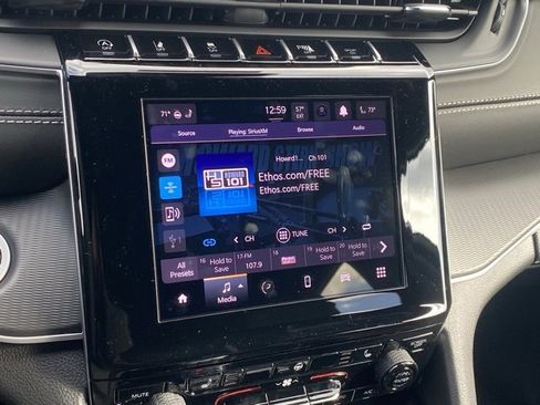 New 2025 Jeep Grand Cherokee L Altitude image 41