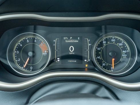 Used 2017 Jeep Cherokee Latitude w/ Cold Weather Group image 11