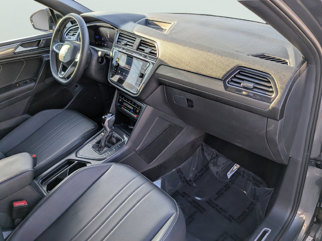 Certified 2023 Volkswagen Tiguan SE R-Line FWD image 11