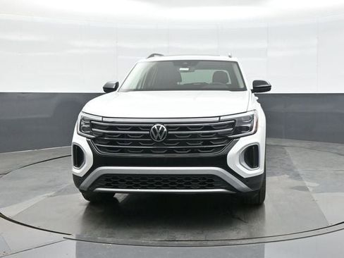 New 2026 Volkswagen Atlas Peak Edition image 2