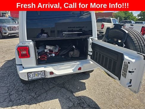 Used 2022 Jeep Wrangler Unlimited Sahara AWD/4WD image 26