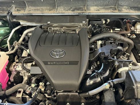 Certified 2024 Toyota Highlander XLE image 36